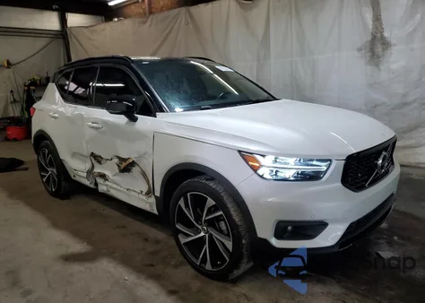 2021 Volvo Xc40 T5 R-Design z USA, uszkodzony, nr VIN YV4162UM2M2545264